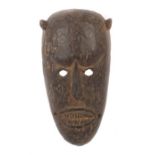 Maske der DogonMali, Holz geschwärzt, mit geschnitzten Zähnen und Ohren, H: 32 cm.- - -25.00 %