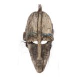 Maske der BambaraMali, Holz mit grauer Patina, mit blauem Textilbesatz und Tierhaar, H: 35 cm.- - -