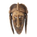Maske der BambaraMali, Holz, mit kunstvoll geschnittener Frisur, H: 44 cm.- - -25.00 % buyer's