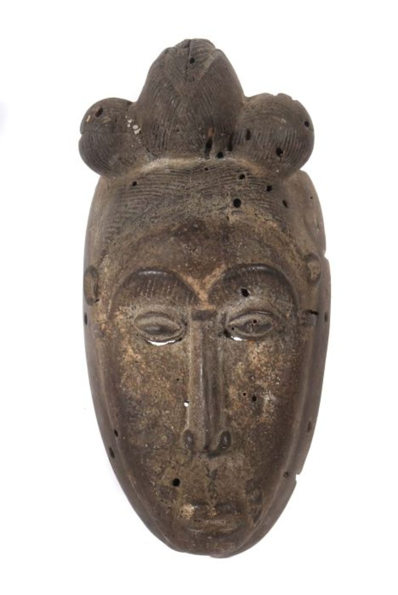 Maske der BauleElfenbeinküste, Holz, mit 3 kannelierten geschnitzten Haarknoten, H: 31 cm.- - -25.00