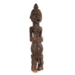 Standfigur der IbibioNigeria, Holz, mit Kinnbart, L: 105 cm.- - -25.00 % buyer's premium on the