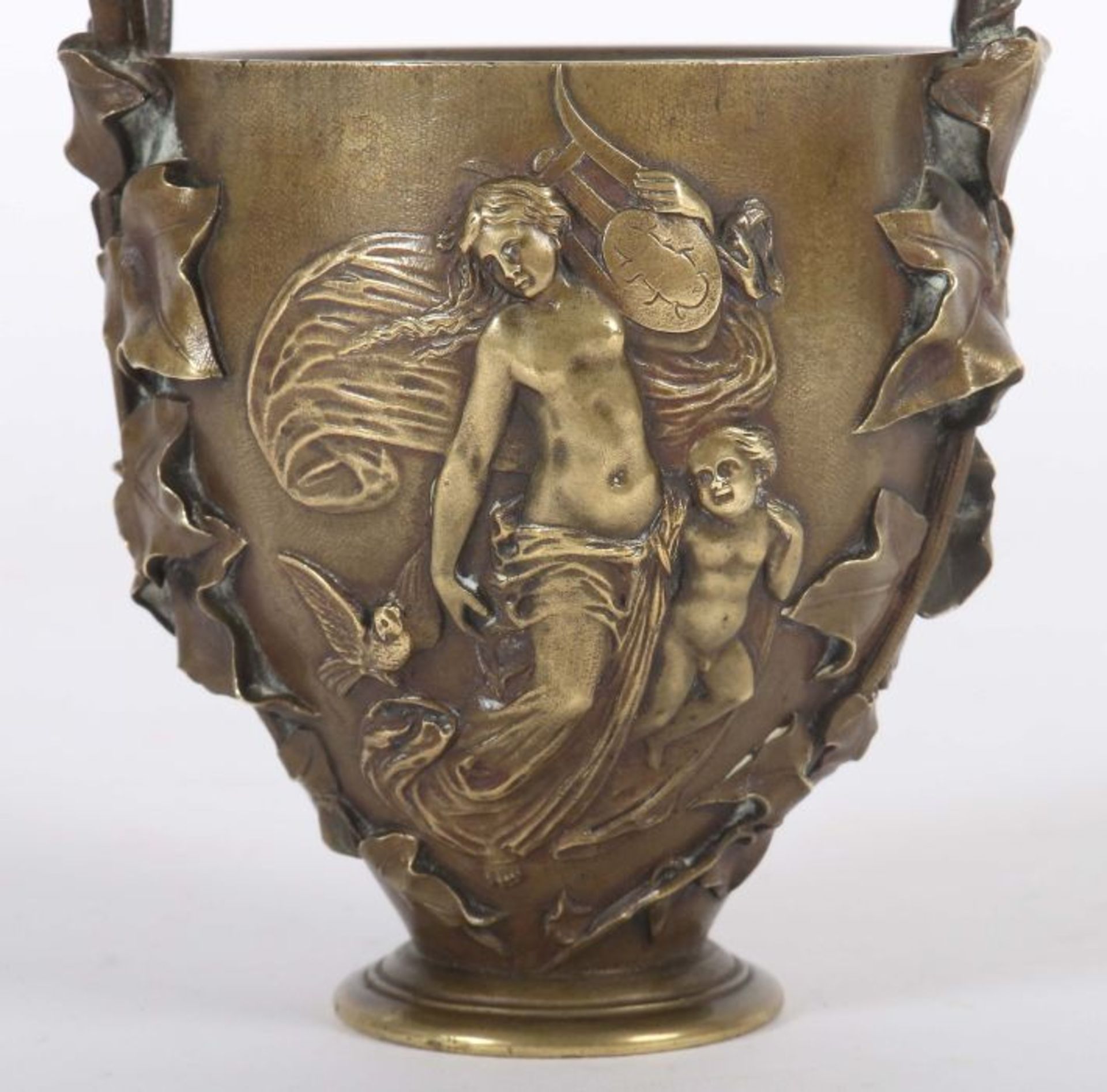 Reliefvase19. Jh., Bronzeguss, runder profilierter Stand, sich erweiterner Korpus mit 2 - Bild 3 aus 3