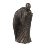 Bildhauer des 20. Jh."Mann mit Gewand", Bronze, patiniert, vollplastische stilisierte Figur eines