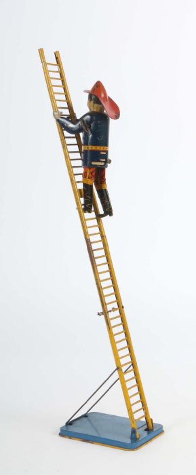 Amerikanischer FeuerwehrmannLouis Marx & Co. NY. USA, "Fireman ladder", Blech lithografiert, - Bild 2 aus 3