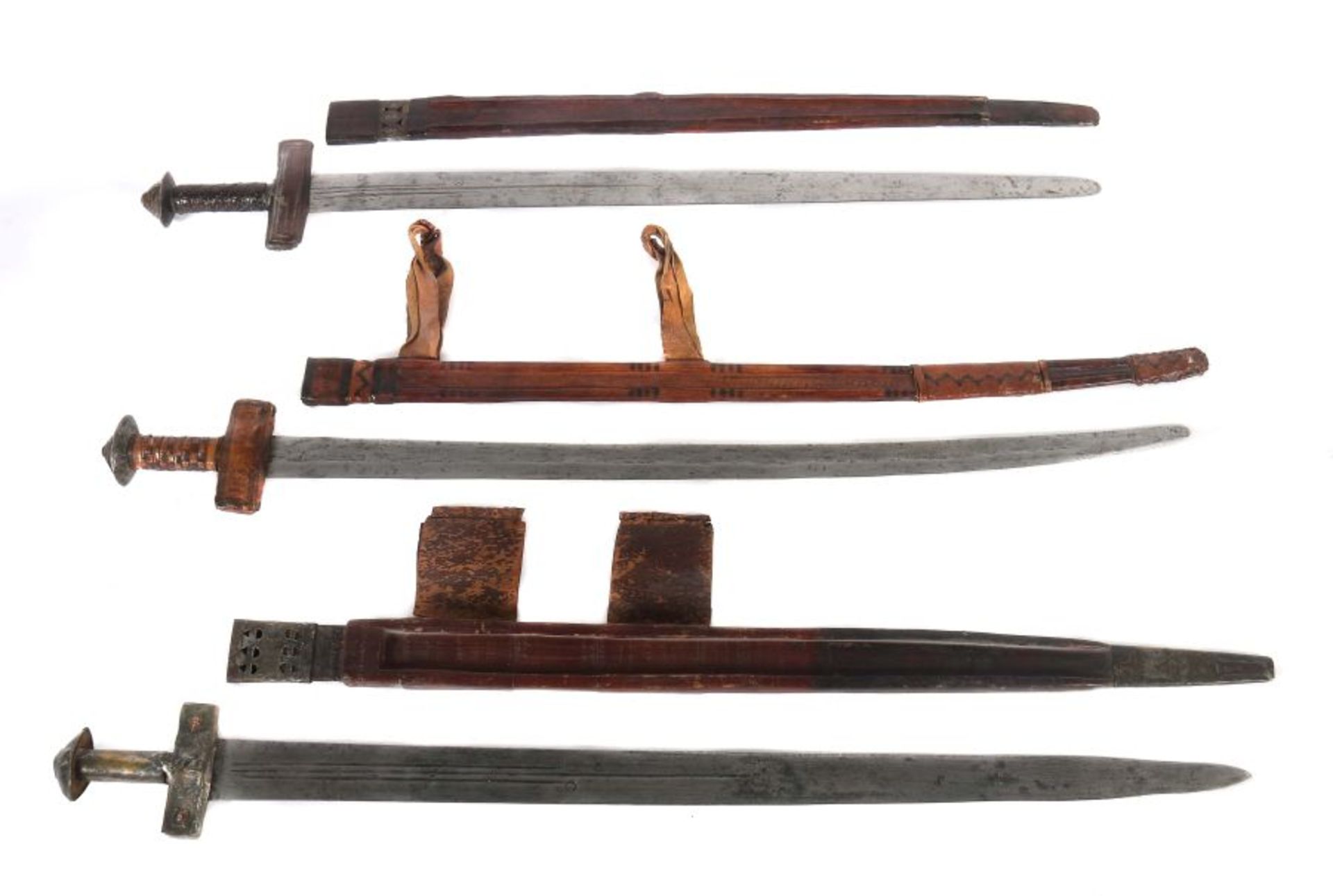 Drei TakobaNordwestafrika, Anfang 20. Jh., Schwerter der Tuareg bzw. benachbarter Berberstämme,