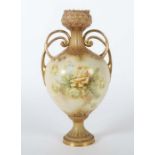 Vase mit Rosenbouquetum 1920/30, Porzellan, polychromes Umdruckdekor mit gelben Blüten, part.