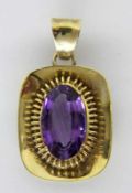 ANHÄNGER585/000 Gelbgold mit Amethyst. L. ca. 3,4cm, Brutto ca. 10,2g