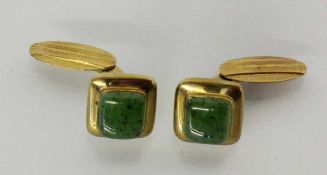 PAAR MANSCHETTENKNÖPFE333/000 Gelbgold mit Jade. Brutto ca. 8,5g