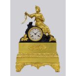 PENDULE MIT ORIENTALISCHER FIGURParis um 1827 Feuervergoldetes Bronzegehäuse mit türkischem Jüngling