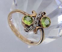 DAMENRING585/000 Rotgold mit 2 Peridots und kleinen Diamanten. Gr. 58, Brutto ca. 3,8g