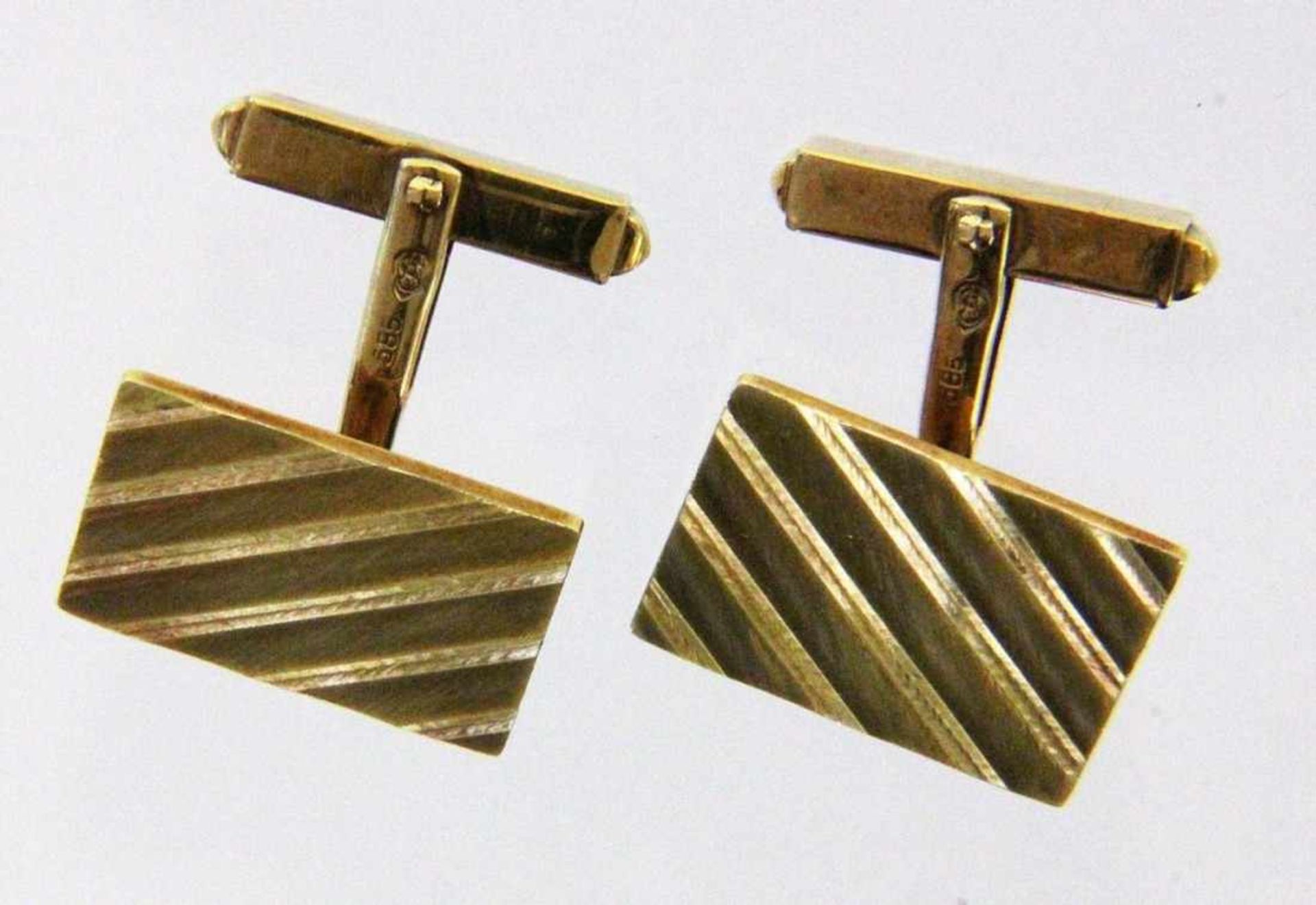 PAAR MANSCHETTENKNÖPFE585/000 Gelbgold. Brutto ca. 11,8gA PAIR OF CUFFLINKS 585/000 yellow gold.