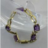 ARMBAND585/000 Gelbgold mit Amethysten. L.18,5cm, Brutto ca. 14,6gA BRACELET 585/000 yellow gold