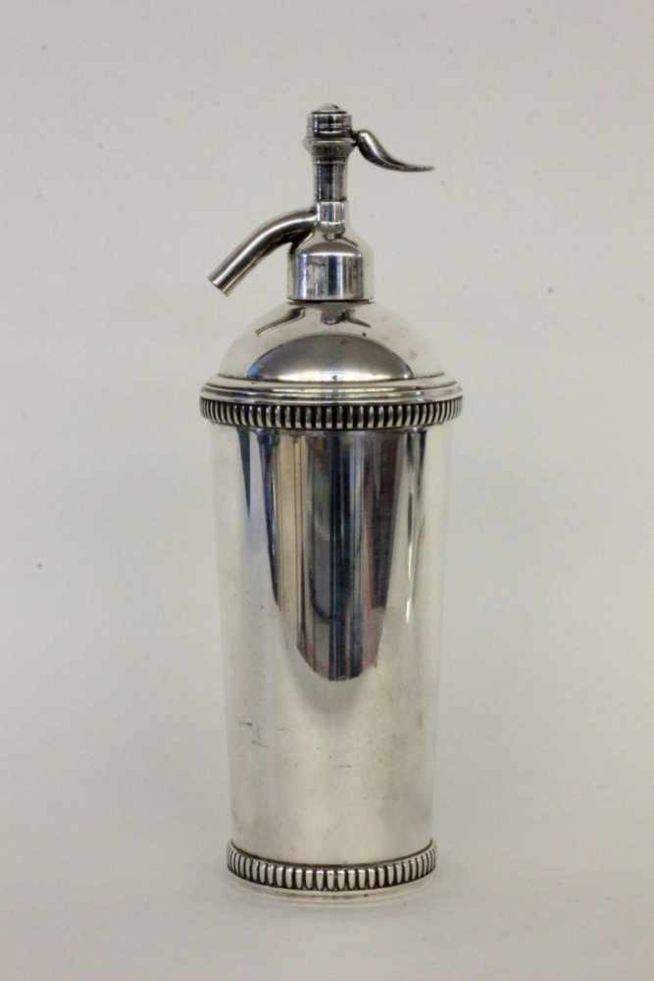 SIPHONVersilbertes Metall. H.32,5cmA SIPHON Silver-plated metal. 32.5 cm high