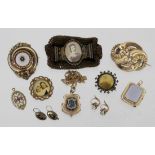 LOT 10 TEILE BIEDERMEIERSCHMUCKvergoldetA LOT OF 10 BIEDERMEIER JEWELLERY PIECES gilt