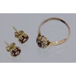 DAMENRING UND PAAR OHRSTECKER585/000 Gelbgold mit Rubinen und kleinen Diamanten. Ringgr. 52,