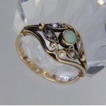 JUGENDSTILRINGSilber vergoldet mit Opal. Gr. 56, Brutto ca. 2,4gAN ART NOUVEAU RING Gold-plated