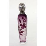 PARFUMFLAKONLegras, Montjoye um 1900 Violettes Glas mit geätztem Pflanzendekor. Halsmontur und