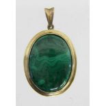 ANHÄNGERSilber vergoldet mit Malachit. L. 4cm, Brutto ca. 9gA PENDANT Gilt silver with malachite.