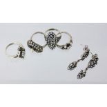 LOT VON 5 TEILEN SILBERSCHMUCKmit Orientperlchen und MarkasitenA LOT OF 5 SILVER JEWELLERY PIECES