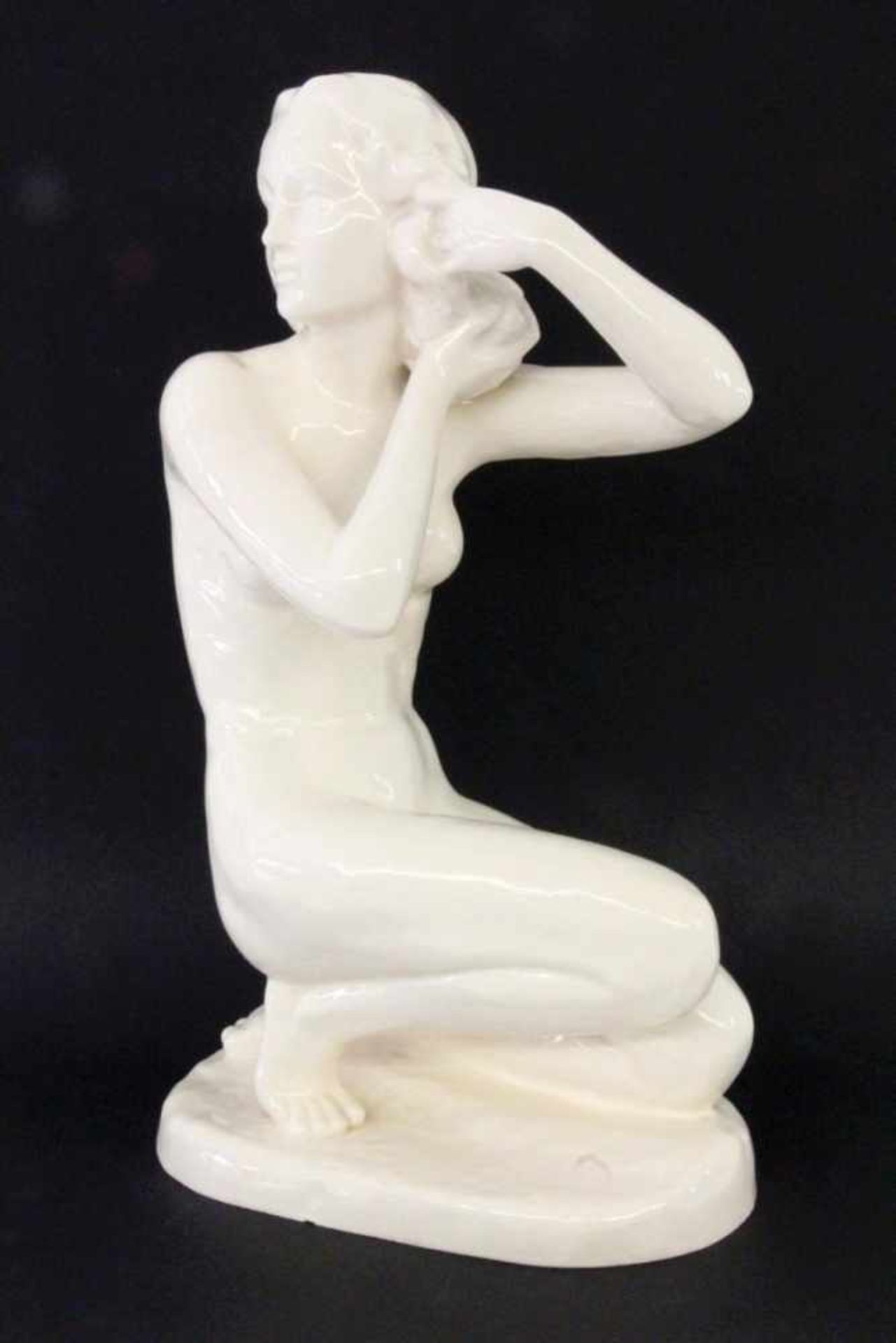 KNIENDER AKT1930er/40er Jahre Weiß glasierte Keramikfigur. Gemarkt. H.39cmA KNEELING NUDE 1930s/