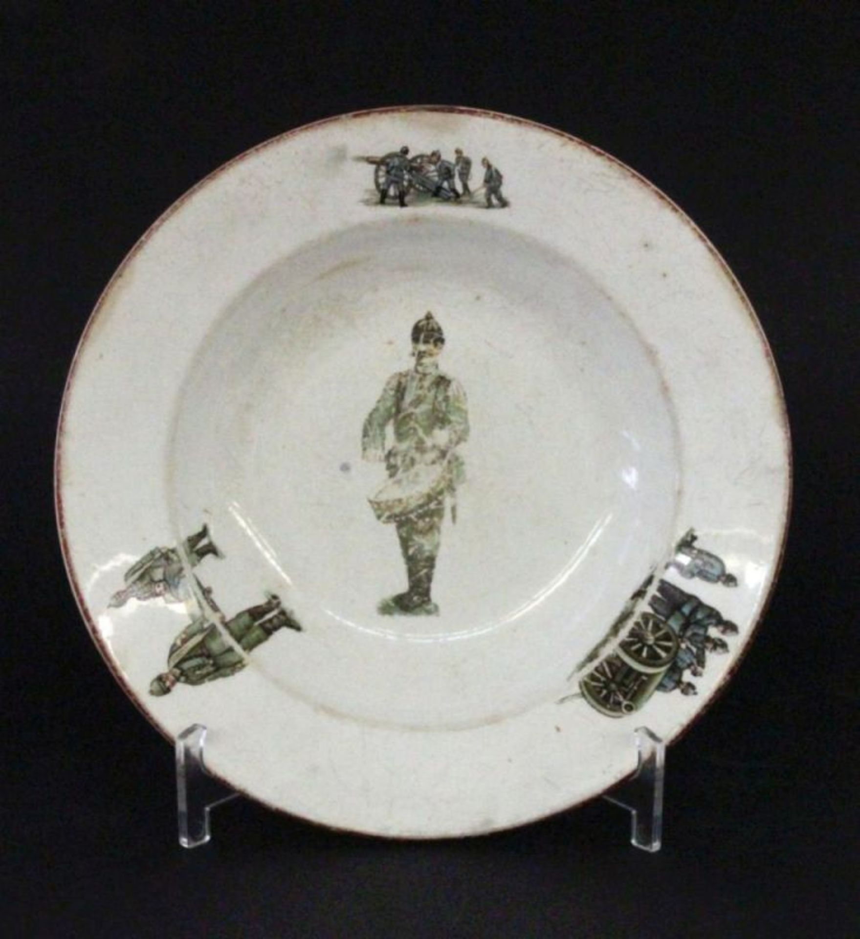 MILITARIA TELLERVilleroy & Boch, Wallerfangen um 1915 Keramik mit farbigen Soldatenmotiven.