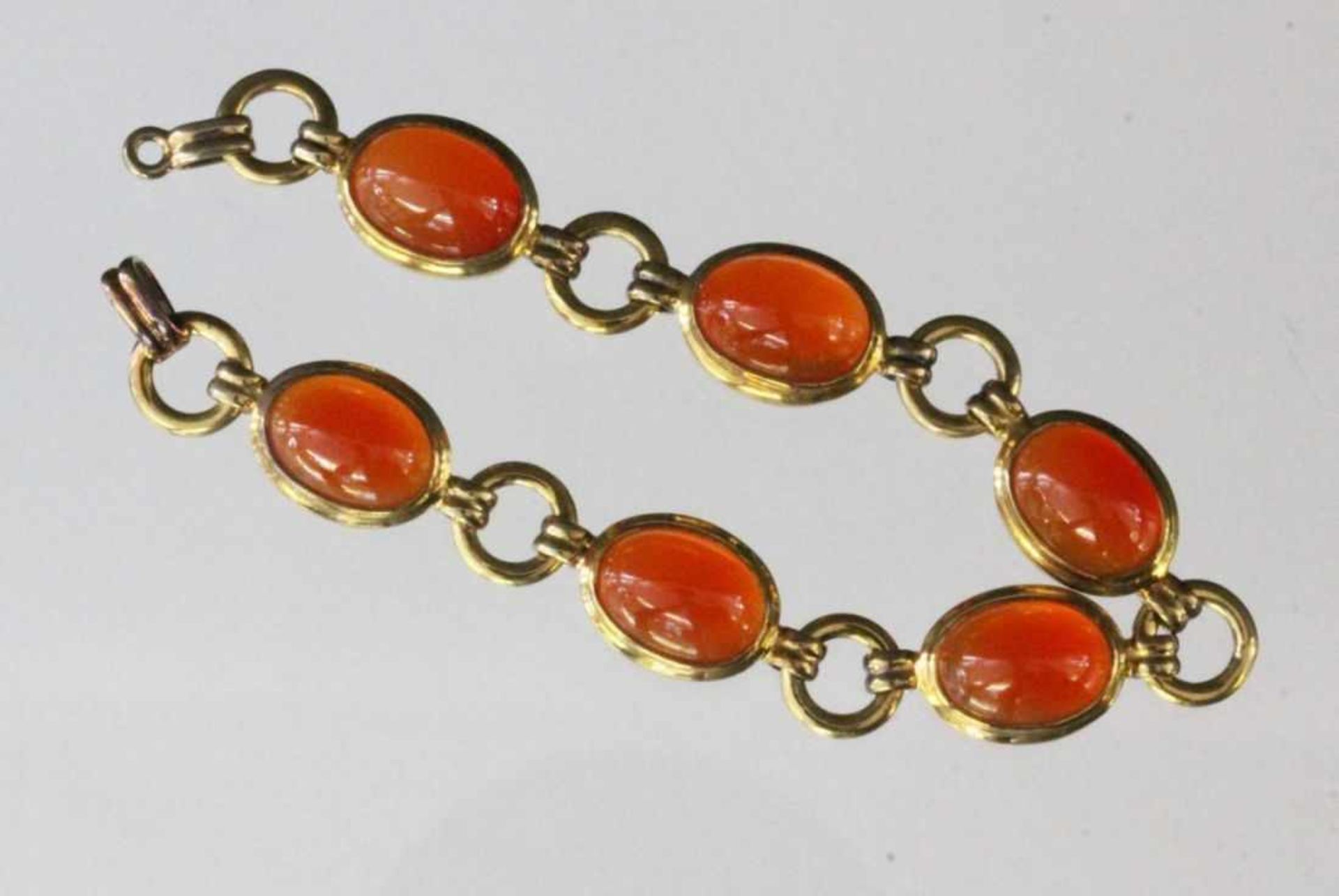 ARMBANDSilber vergoldet mit Karneolen. L.17,5cmA BRACELET Gilt silver with carnelians. 17.5 cm long