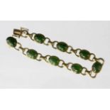 ARMBAND585/000 Gelbgold mit Jade. L.18,5cm, Brutto ca. 22,7gA BRACELET 585/000 yellow gold with