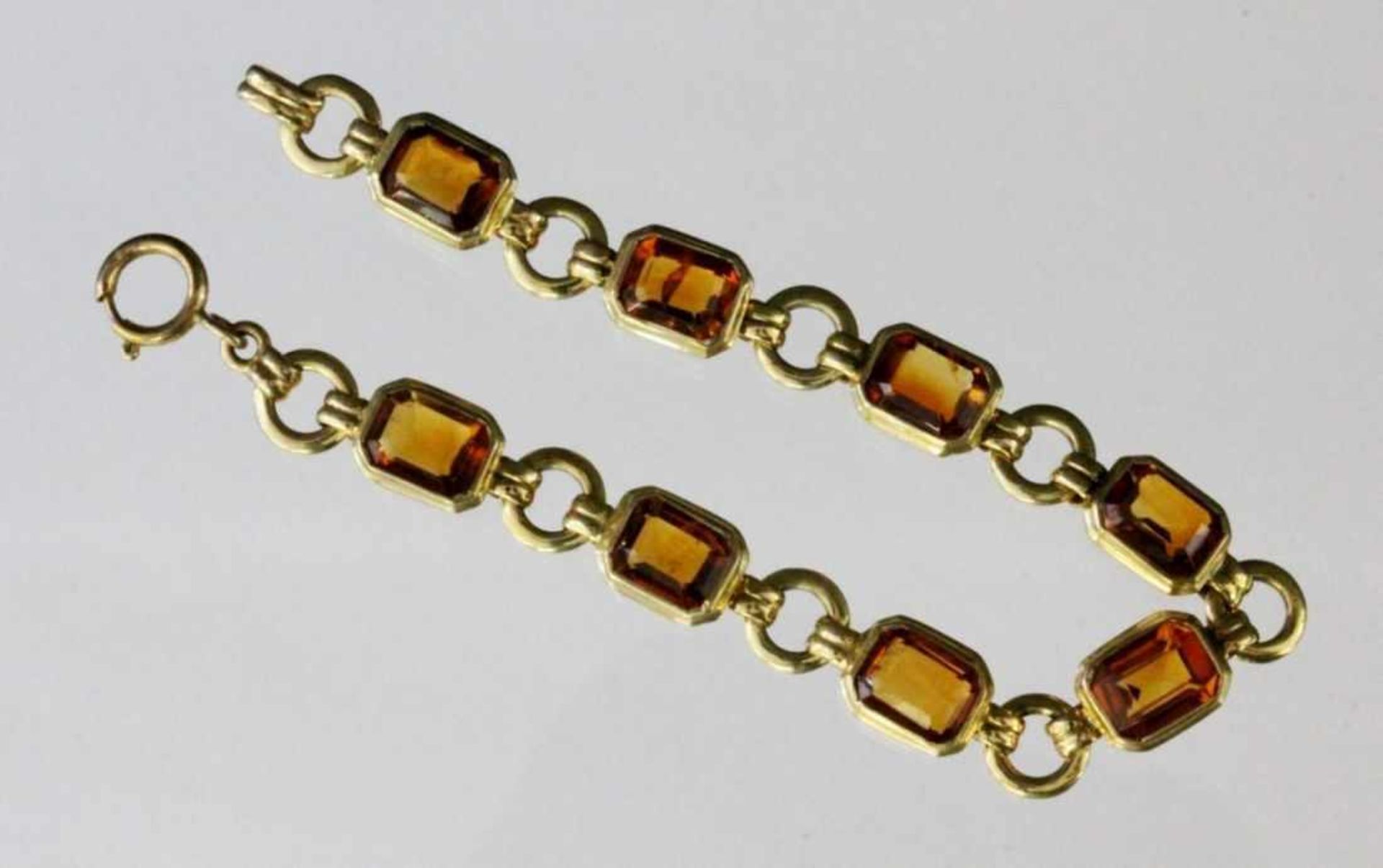 ARMBANDSilber vergoldet mit Madeiracitrinen. L.18,5cmA BRACELET Gilt silver with Madeira citrines.