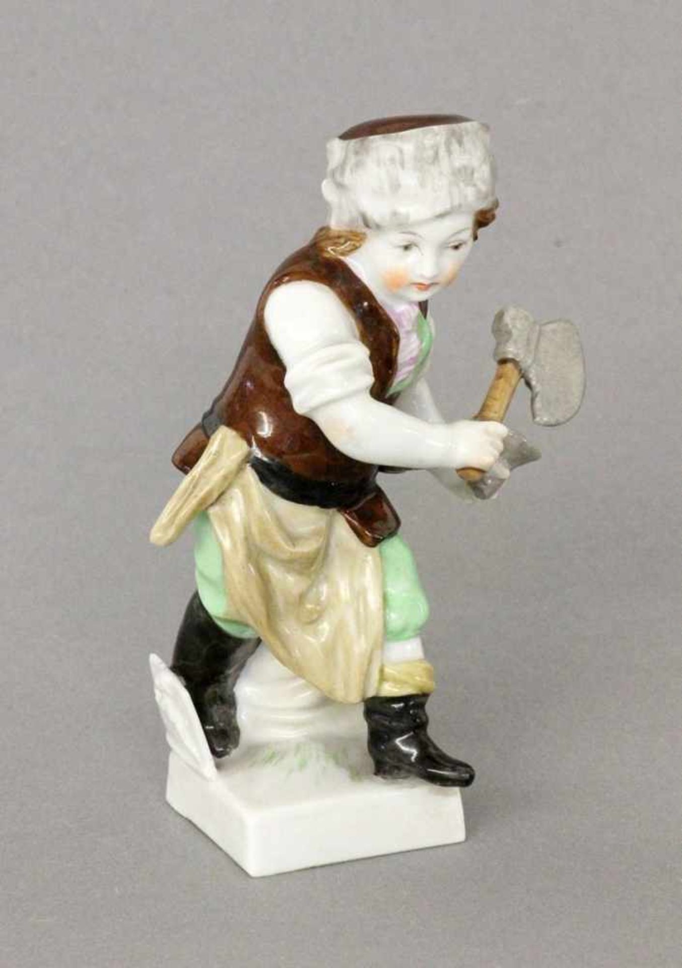 MONATSFIGUR "STERNZEICHEN WIDDER"KPM Berlin, 20.Jh. Polychrom staffierte Kinderfigur mit Pistole und