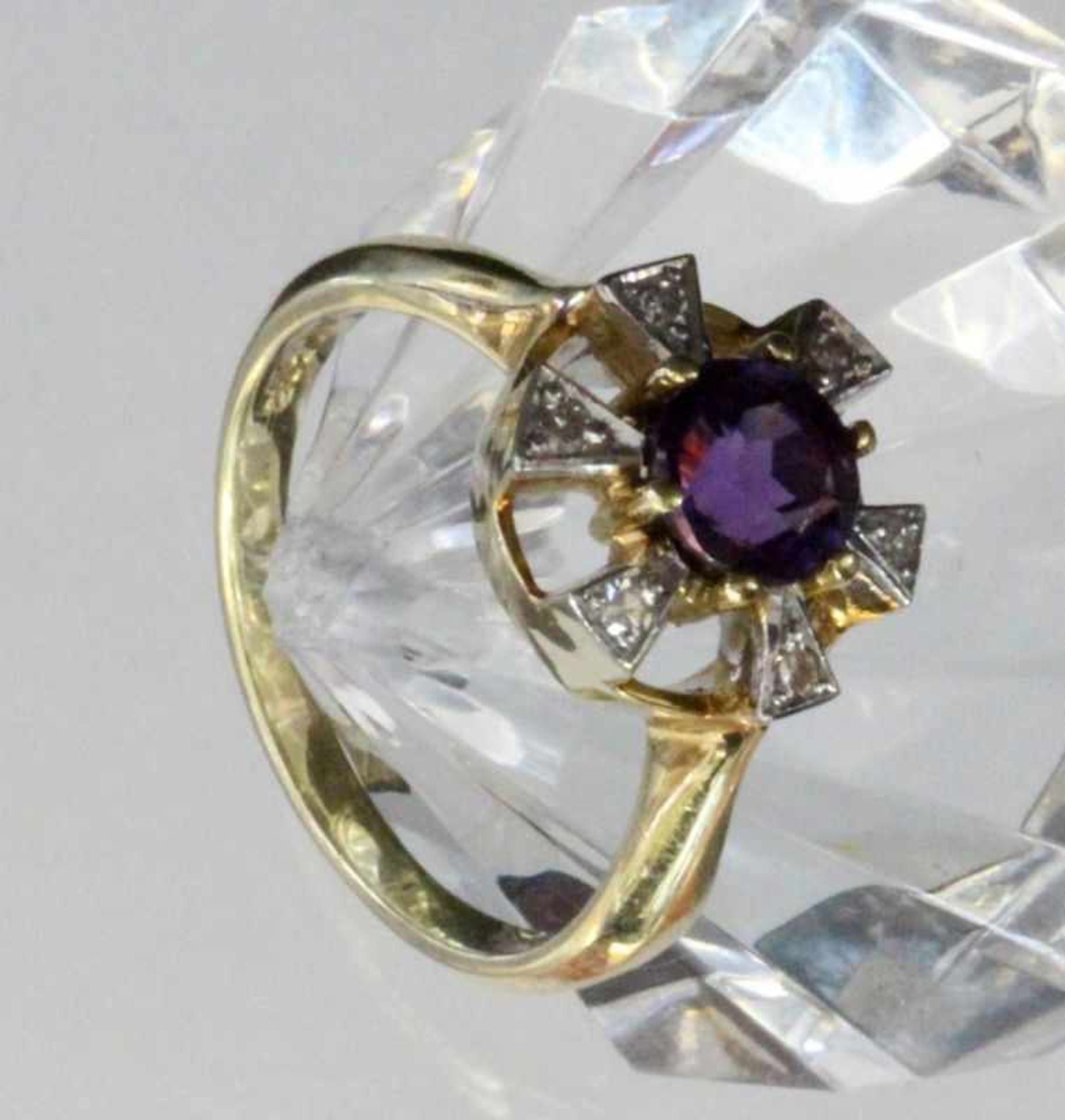 DAMENRING585/000 Gelbgold mit Amethyst. Ringgr. 55, Brutto ca. 5gA LADIES' RING 585/000 yellow