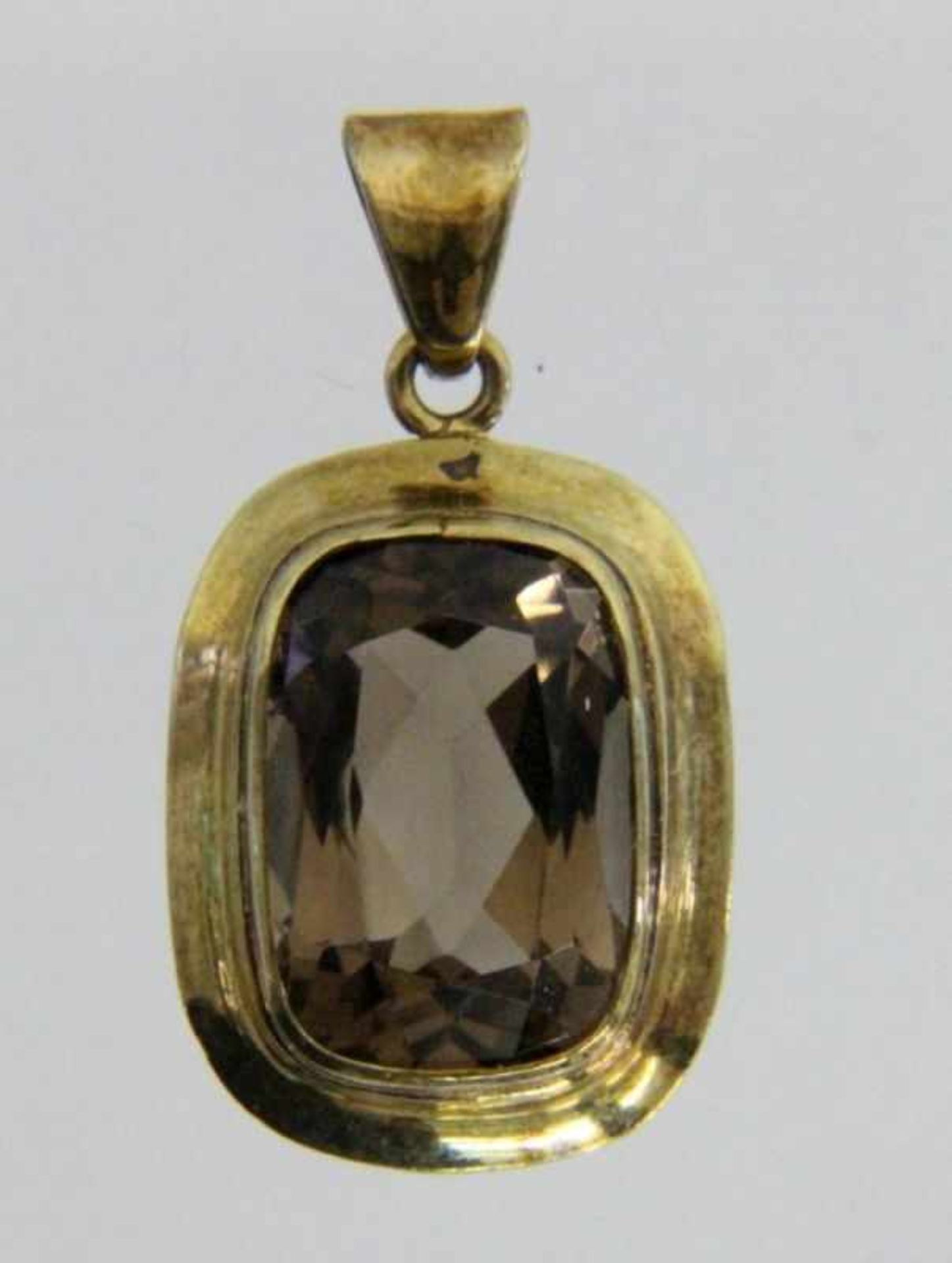 ANHÄNGERSilber vergoldet mit Topas. L. 3cm, Brutto ca. 5,5gA PENDANT Gold-plated silver with