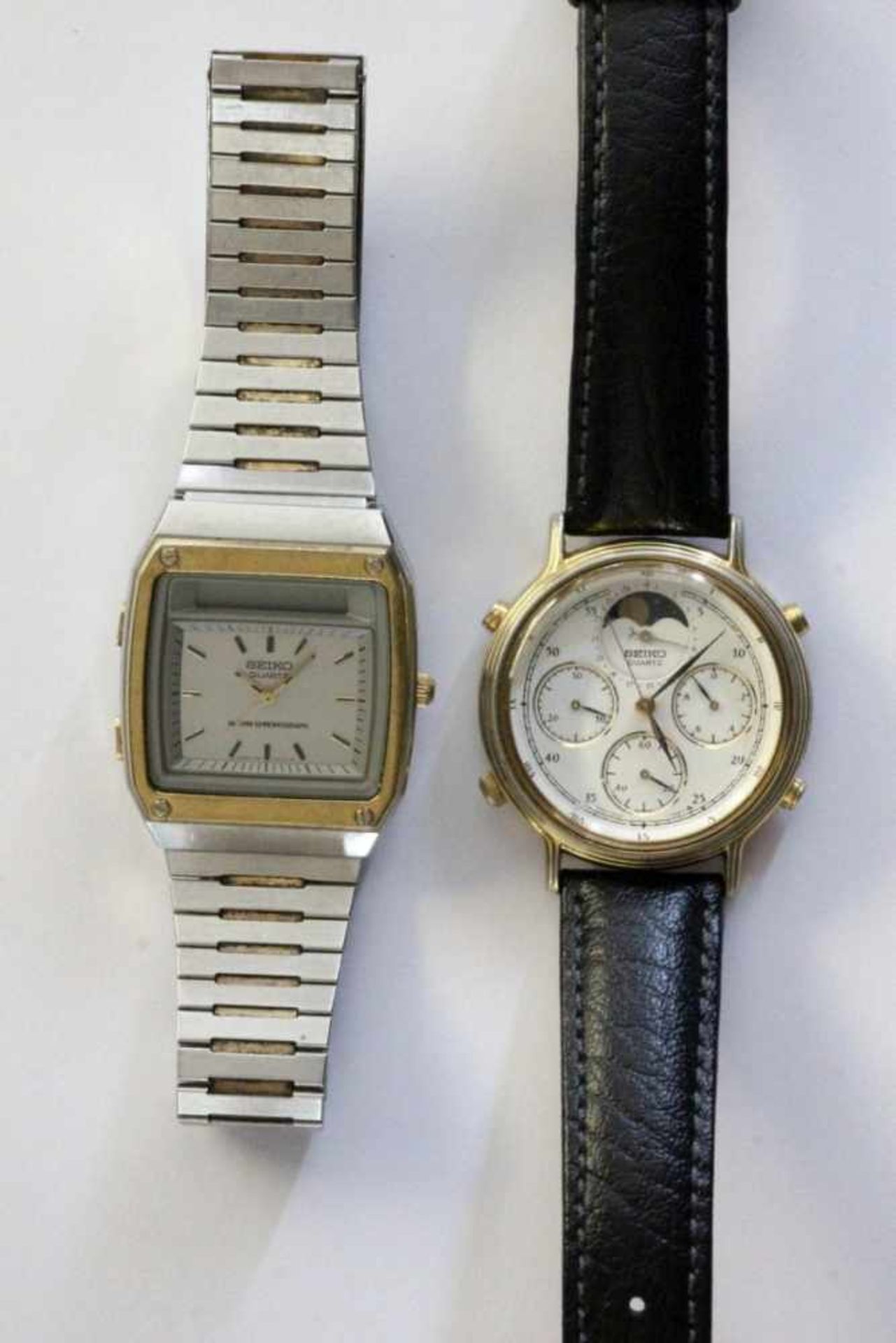 2 SEIKO HERRENARMBANDUHRENQuarzwerke. Ref.:3N6663 bzw. 07151g. Gehfähig, eine Uhr mit Sprung im