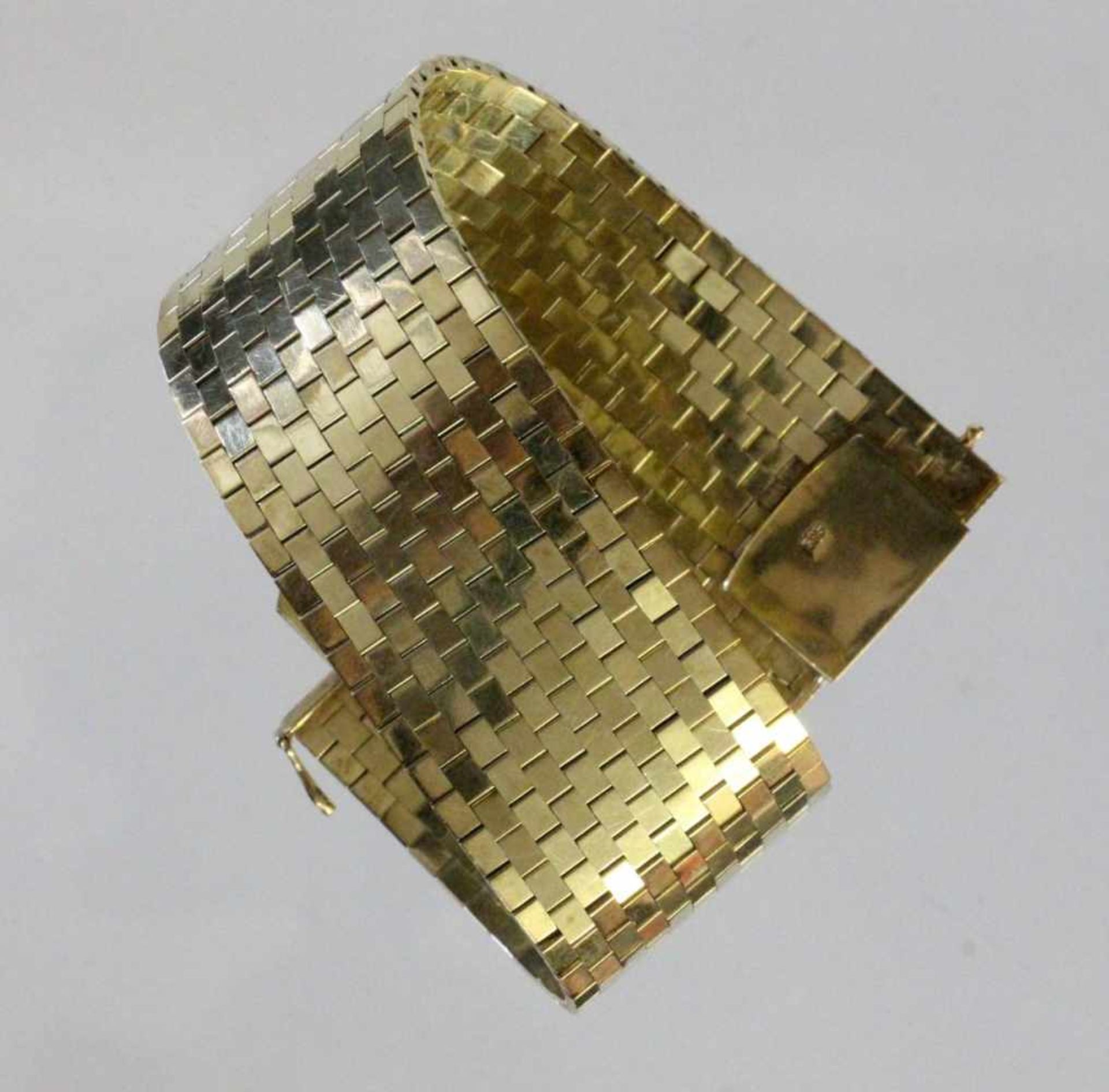 ARMBAND585/000 Gelbgold. L.19cm, B.2,6cm, ca. 88gA BRACELET585/000 yellow gold. 19cm x 2,6cm, weight