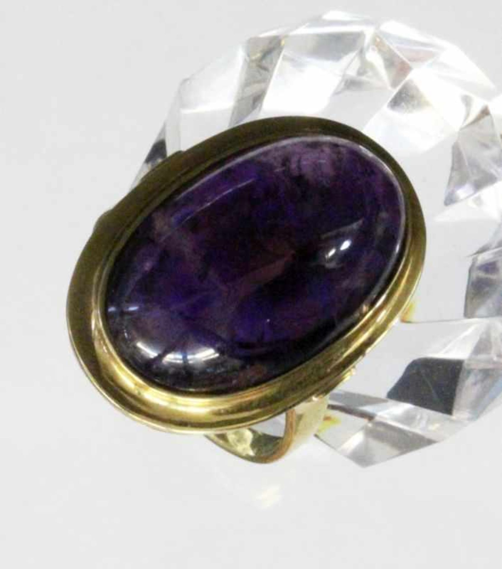 DAMENRING585/000 Gelbgold mit Amethyst. Ringgr. 58, Brutto ca. 9gA LADIES' RING 585/000 yellow