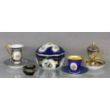 LOT 5 TEILE PORZELLANmit kobaltblauem Fond und BemalungA LOT OF 5 PORCELAIN ITEMS with cobalt blue