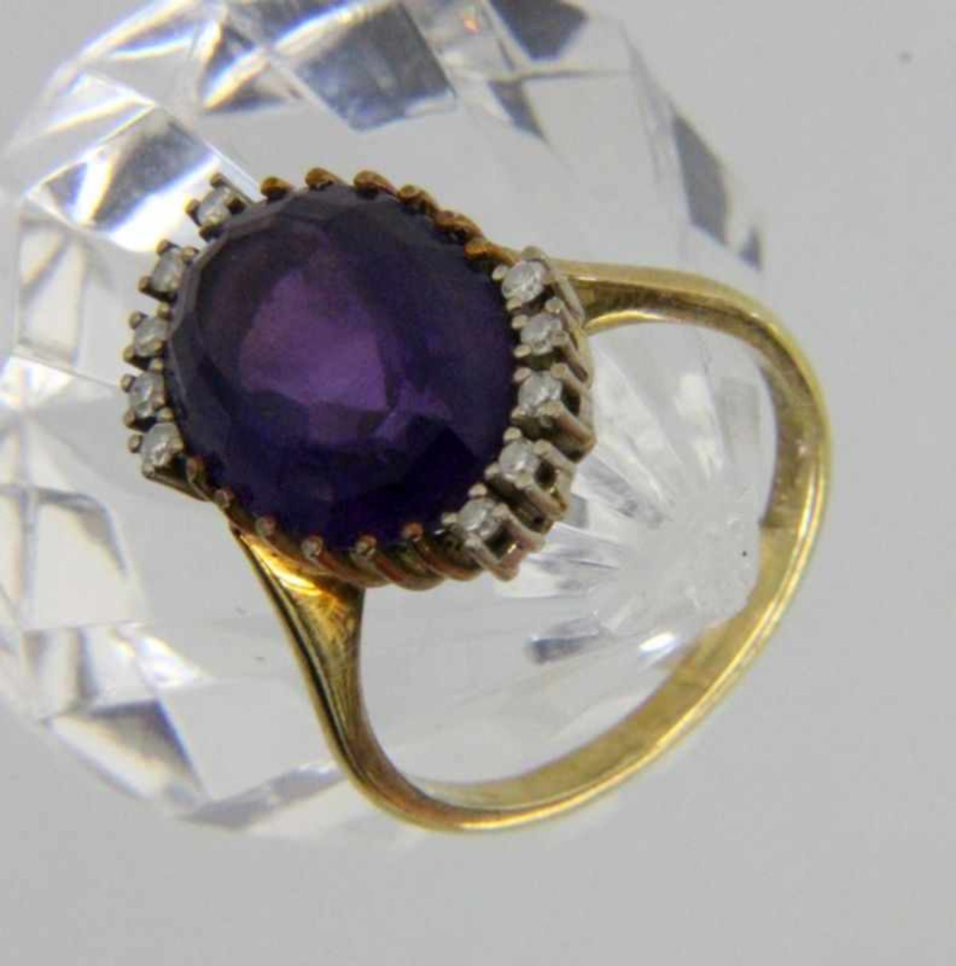 DAMENRING585/000 Gelbgold mit Amethyst und Brillanten. Gr. 56, Brutto ca. 6gA LADIES' RING 585/000