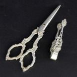 SCHERE UND ZUCKERZANGESilberSCISSORS AND SUGAR TONGS Silver