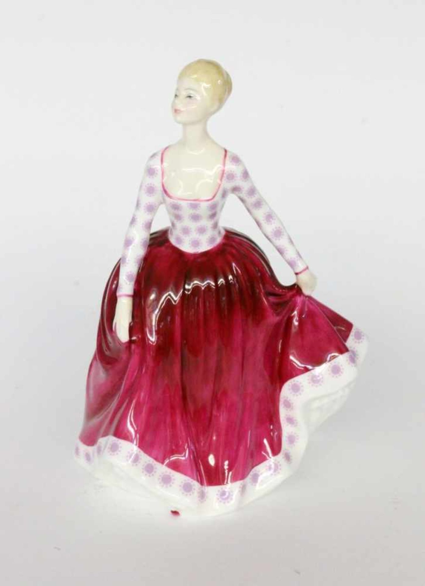 ROYAL DOULTON FIGUREngland 1973 "Fiona". Bunt staffierte Frauenfigur. Manufakturmarke. H.20cmA ROYAL