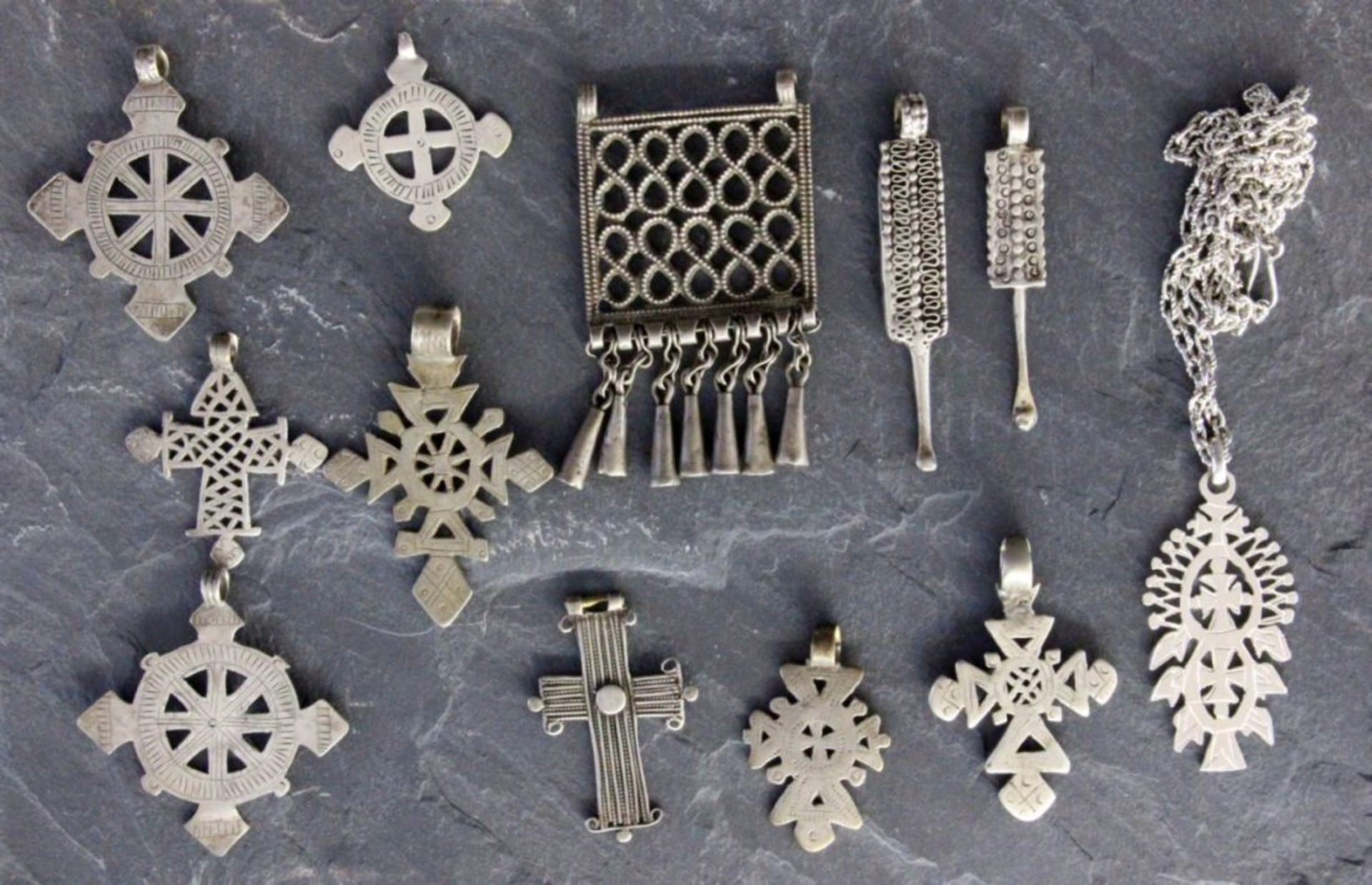 LOT VON 11 TEILEN AFRIKANISCHERKLOSTERSCHMUCK SilberA LOT OF 11 AFRICAN MONASTIC JEWELLERY PIECES