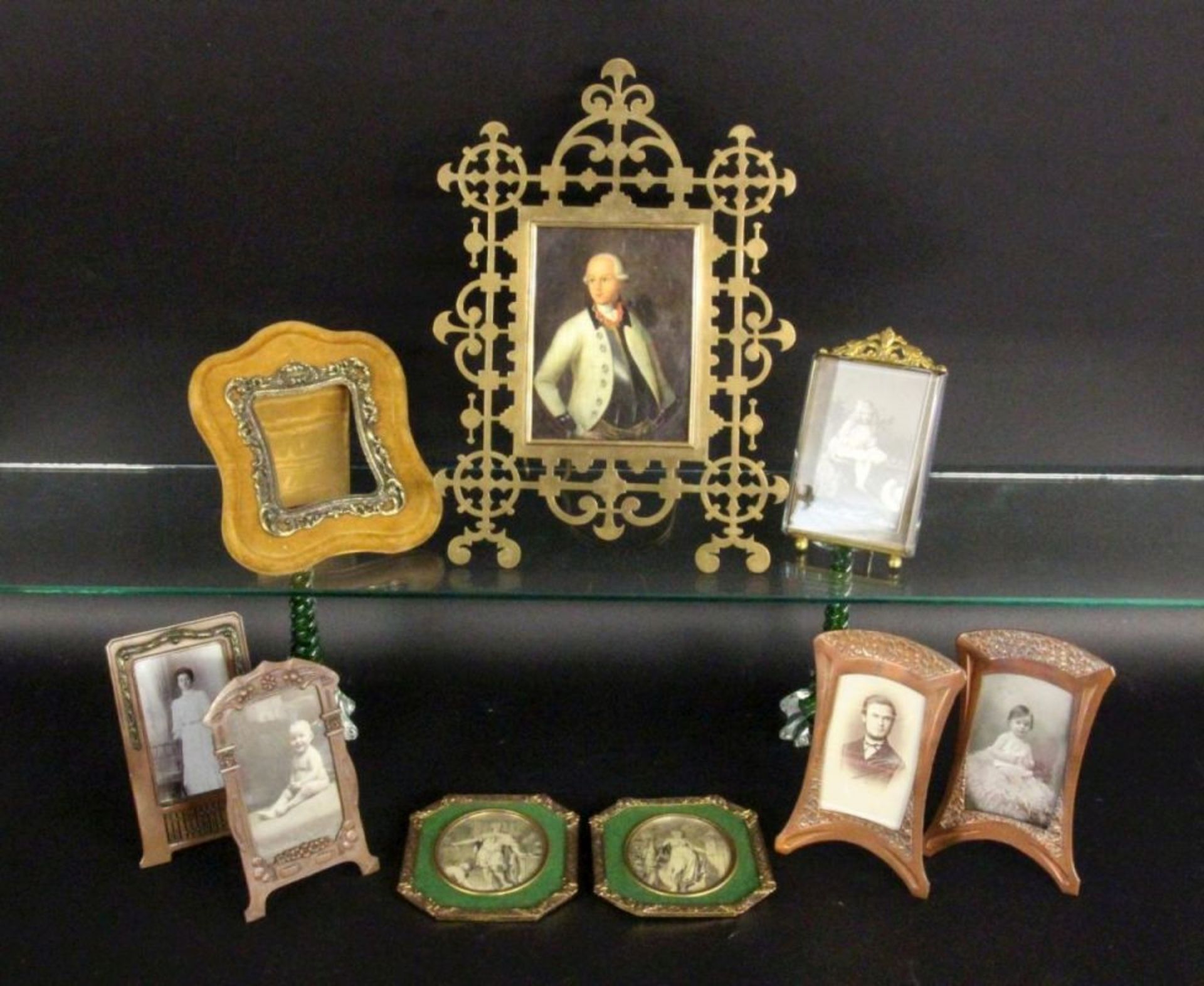 LOT VON 9 TISCHRÄHMCHENMessing, Kupfer usw.A LOT OF 9 PHOTOGRAPH FRAMES Brass, copper, etc.