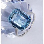 DAMENRING585/000 Gelbgold mit feinem Aquamarin. Ringgr. 55, Brutto ca. 4,3gA LADIES' RING 585/000