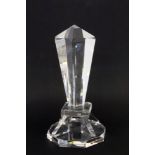 BACCARAT GLASSKULPTURFarbloses geschliffenes Kristallglas. H.34cmA BACCARAT TABLE DECORATION
