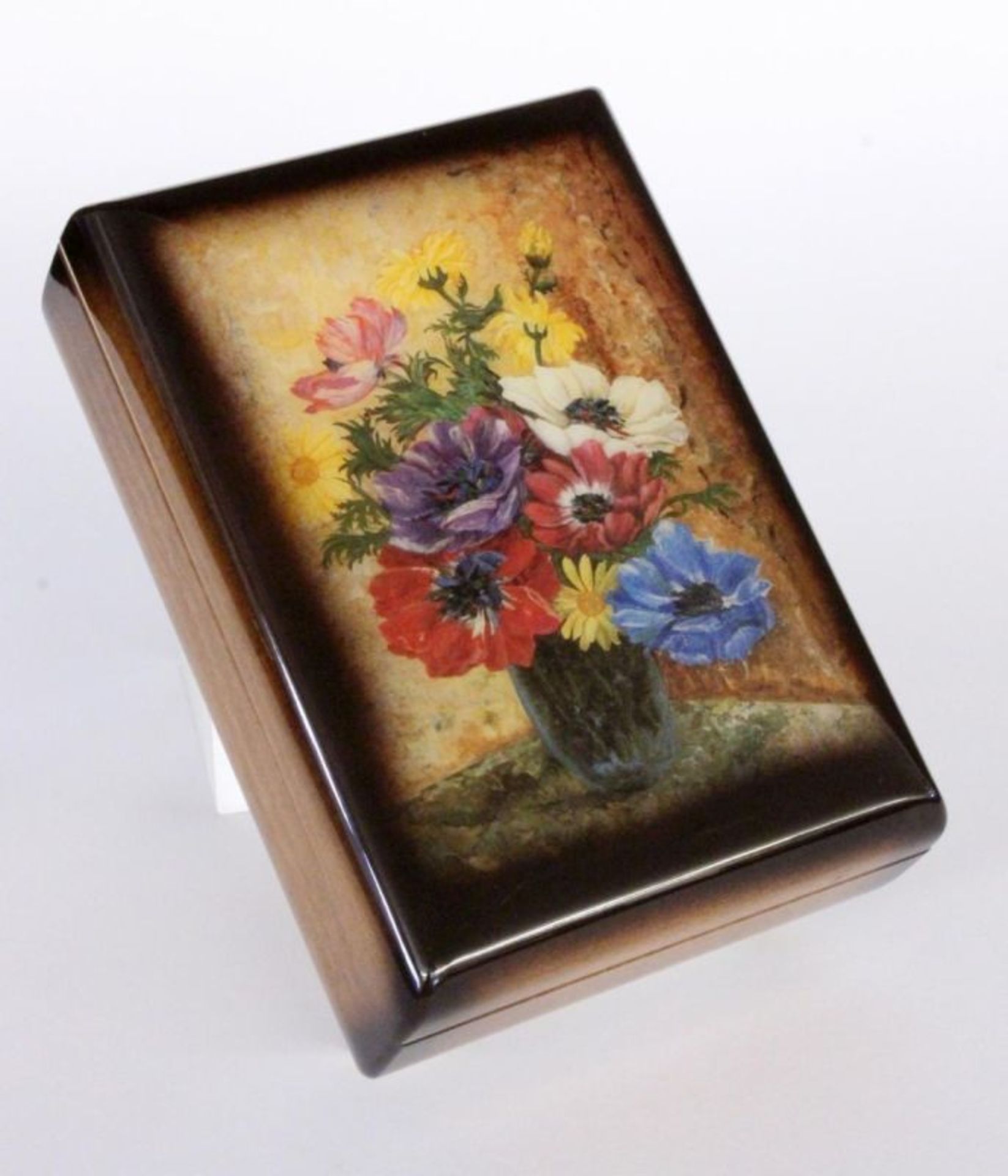 REUGE "ROMANCE" SCHATULLE MIT SPIELWERKHolz mit Blumenbouquet im Deckel. 6,5x11x16cmA REUGE ''