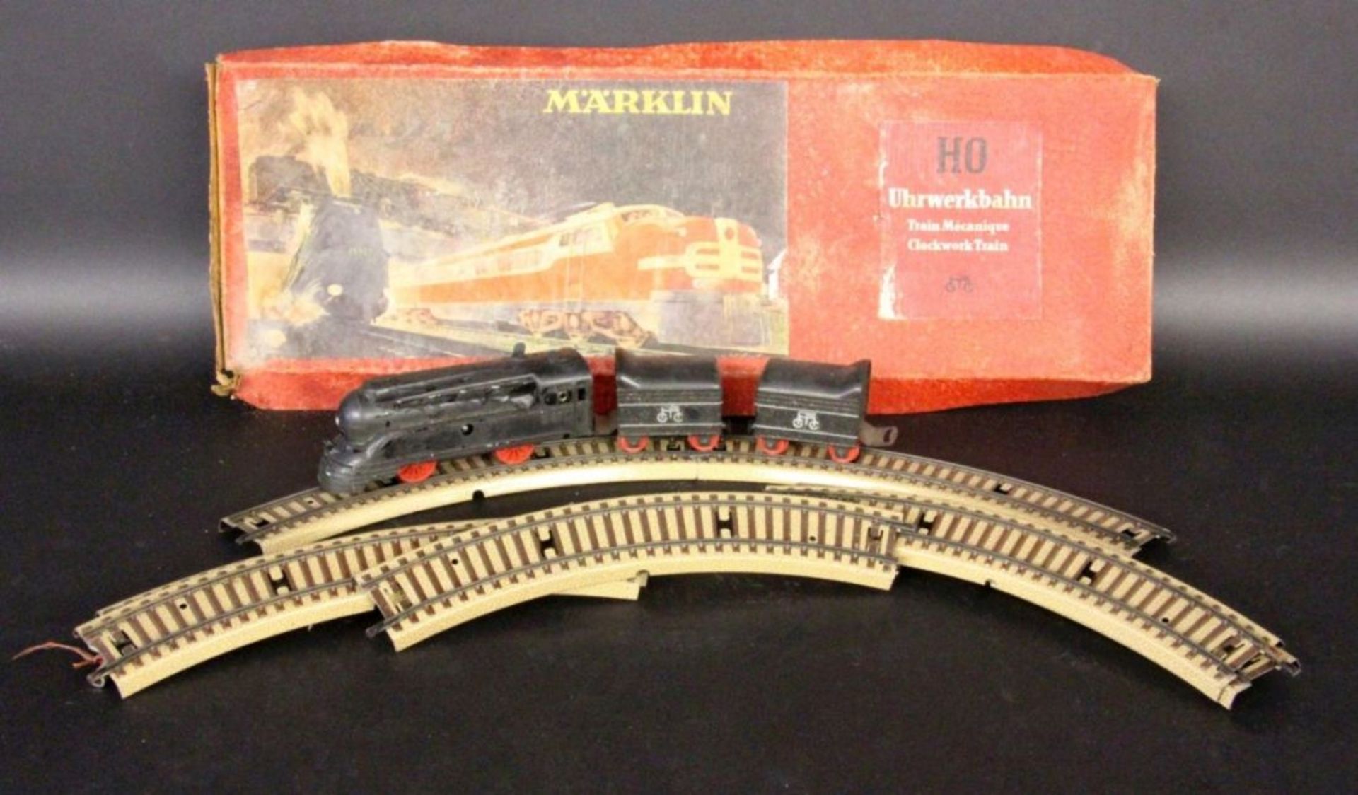 MÄRKLIN UHRWERKBAHNModell 870, Spur H0, bestehend aus Lokomotive, 2 Tenderwagen und 8 Schienen für