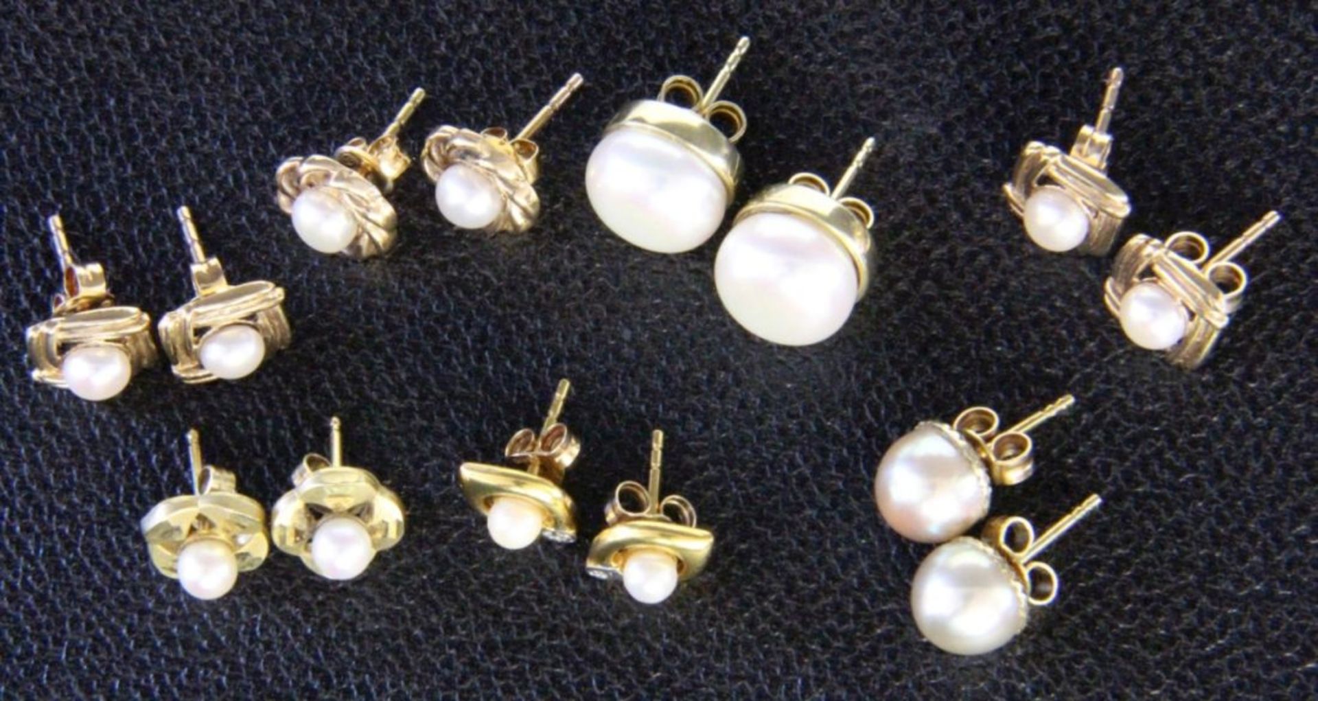 LOT VON 7 PAAR PERLENOHRSTECKERN585/000 Gelbgold. Brutto ca. 19gA LOT OF 7 PAIRS OF PEARL STUD