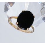 ENGLISCHER DAMENRING375/000 Roségold mit Onyx. Ringgr. 55, Brutto ca. 1,76gAN ENGLISH LADIES' RING