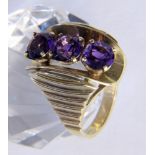 DAMENRING585/000 Gelbgold mit 3 Amethysten. Ringgr. 56, Brutto ca. 9,6gA LADIES' RING 585/000 yellow