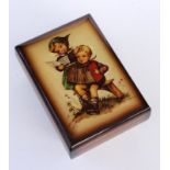 REUGE ROMANCE SPIELUHRSchweiz, 20.Jh. Schmuckschatulle aus lackiertem Holz mit Kindermotiv. Mit