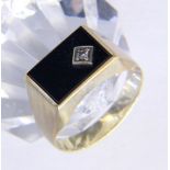 HERRENRING333/000 Gelbgold mit Onyx und Brillant. Ringgr. 63, Brutto ca. 3,3gA MEN'S RING 333/000