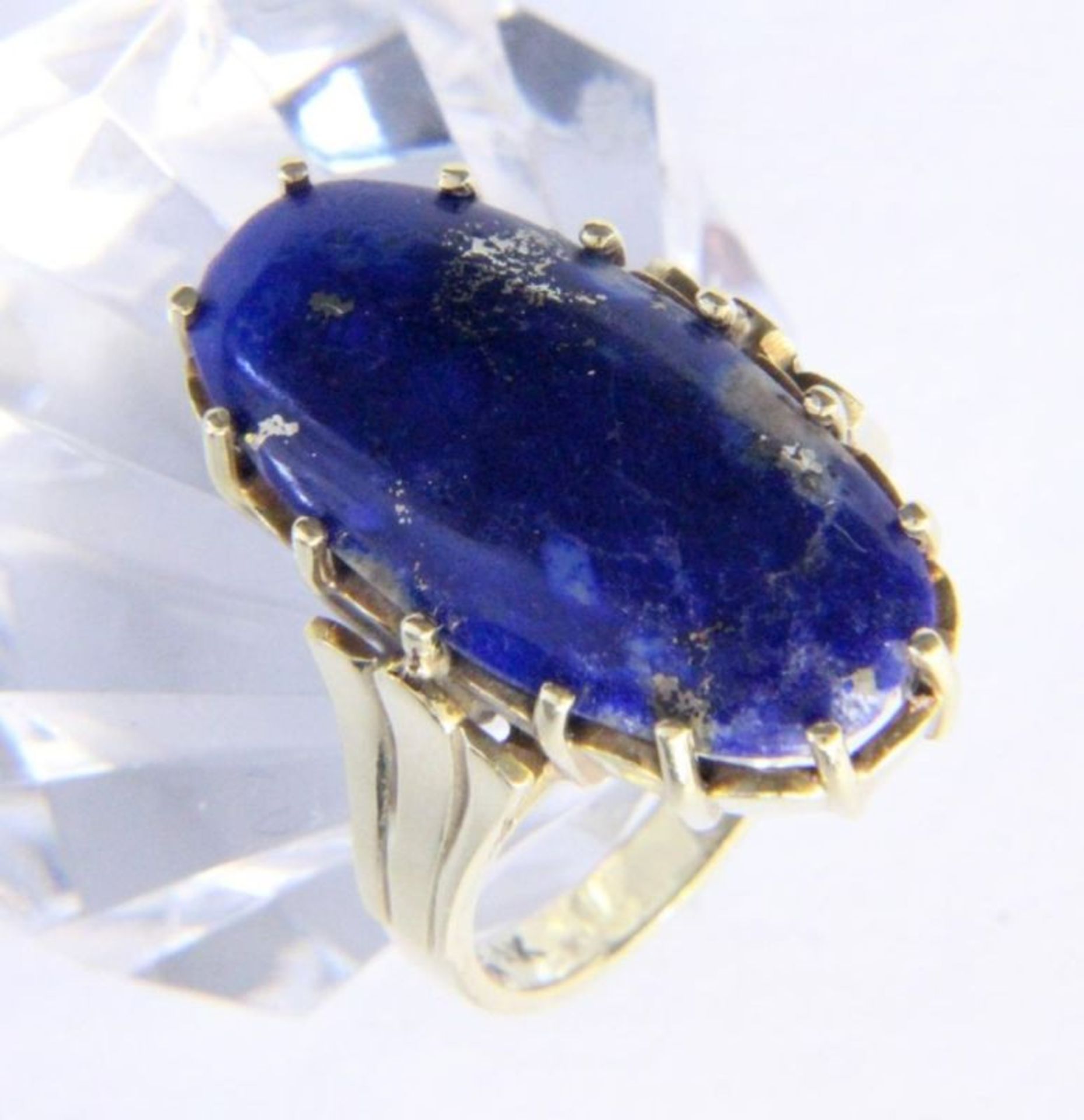 DAMENRING585/000 Gelbgold mit Lapislazuli. Ringgr. 55, Brutto ca. 8,8gA LADIES' RING 585/000